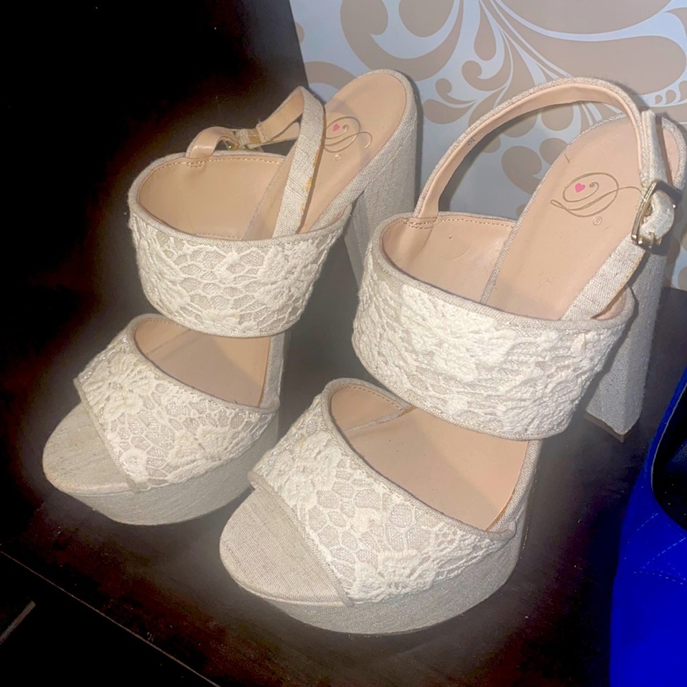 Lace thick strap block heel!